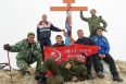 Тренера Киокушина водрузили знамя «150-ой стрелковой ордена Кутузова дивизии» на вершине горы Фишт